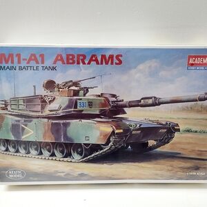 Academy #1345 US ARMY M1-A1 ABRAMS MAIN BATTLE TANK 1/35 Scale Model Hobby Kit